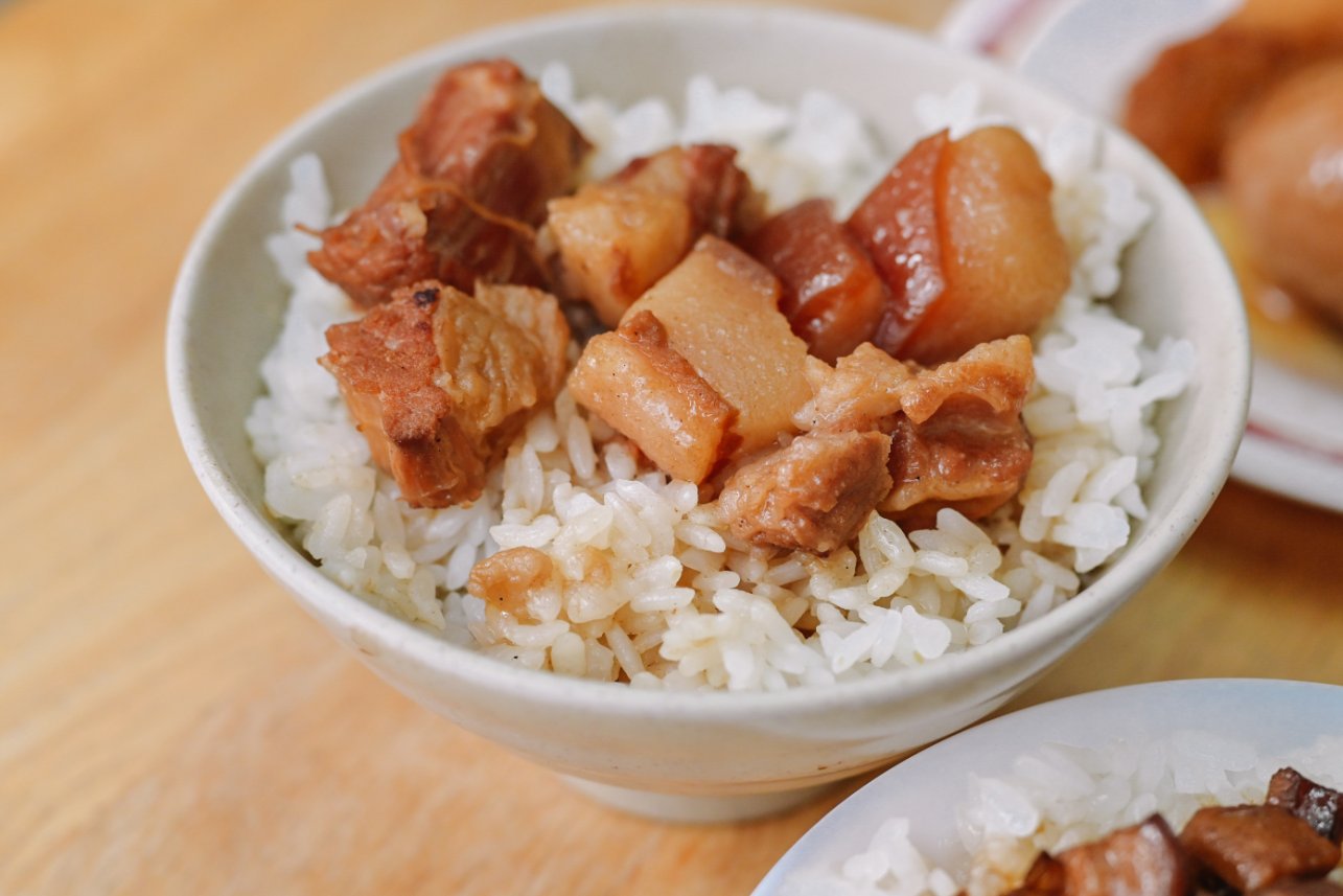 滷三塊五花肉飯｜在地人氣美食營業至凌晨熱門宵夜(便當外帶) @女子的休假計劃