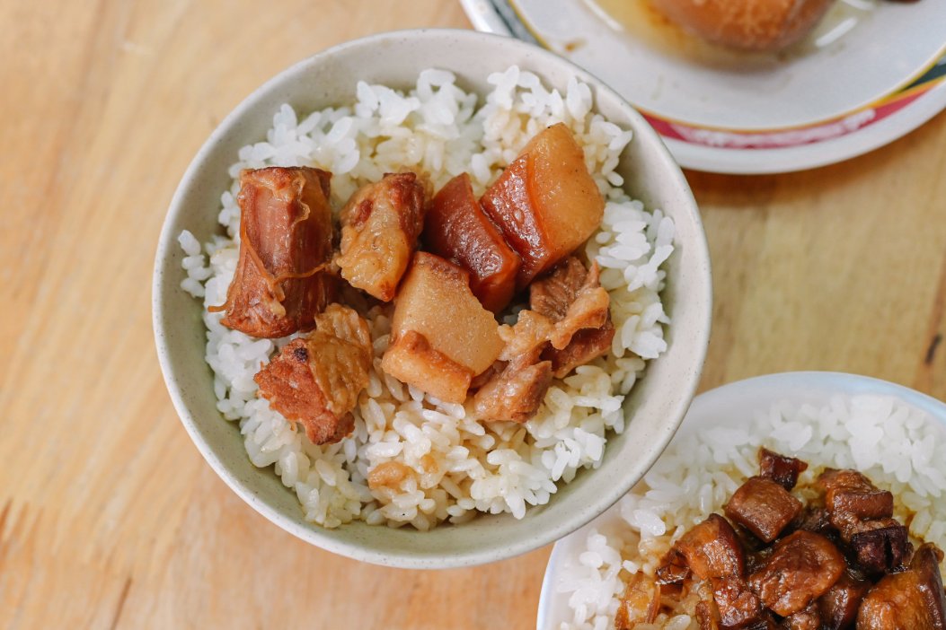 滷三塊五花肉飯｜在地人氣美食營業至凌晨熱門宵夜(便當外帶) @女子的休假計劃