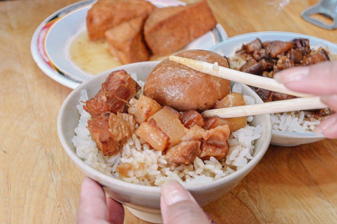 滷三塊五花肉飯｜在地人氣美食營業至凌晨熱門宵夜(便當外帶) @女子的休假計劃