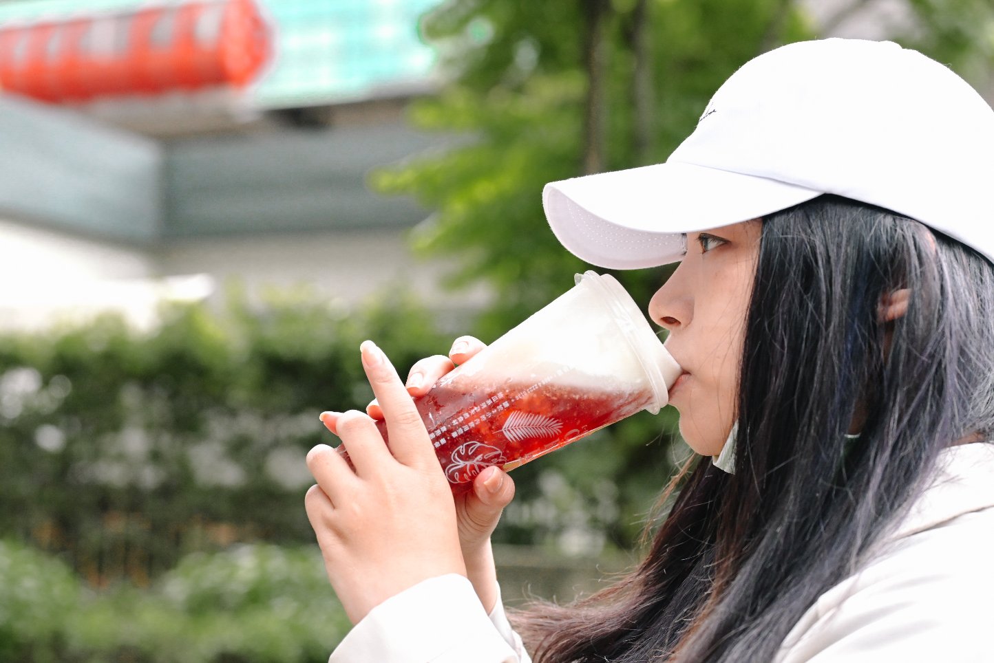 春芳號 汐止新昌店 | 花花杯始祖網美店，新北不限時平價飲料 /汐止飲料推薦/外帶 @女子的休假計劃