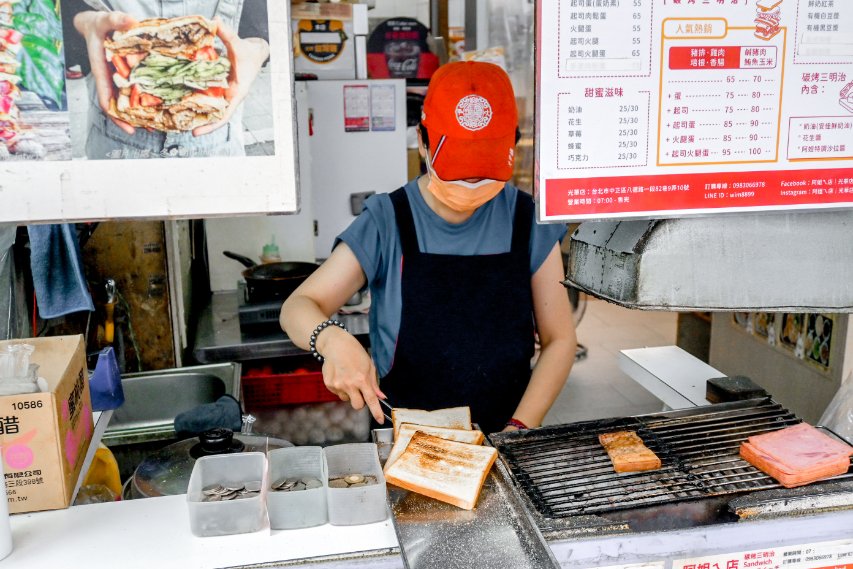 阿姊ㄟ店碳烤三明治，超澎湃巨大份量碳烤三明治70元就可以吃到(菜單) @女子的休假計劃