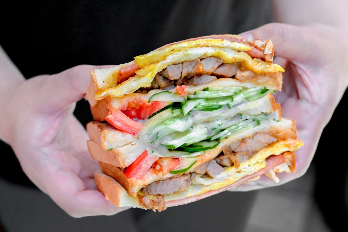 阿姊ㄟ店碳烤三明治，超澎湃巨大份量碳烤三明治65元就可以吃到/外帶 @女子的休假計劃
