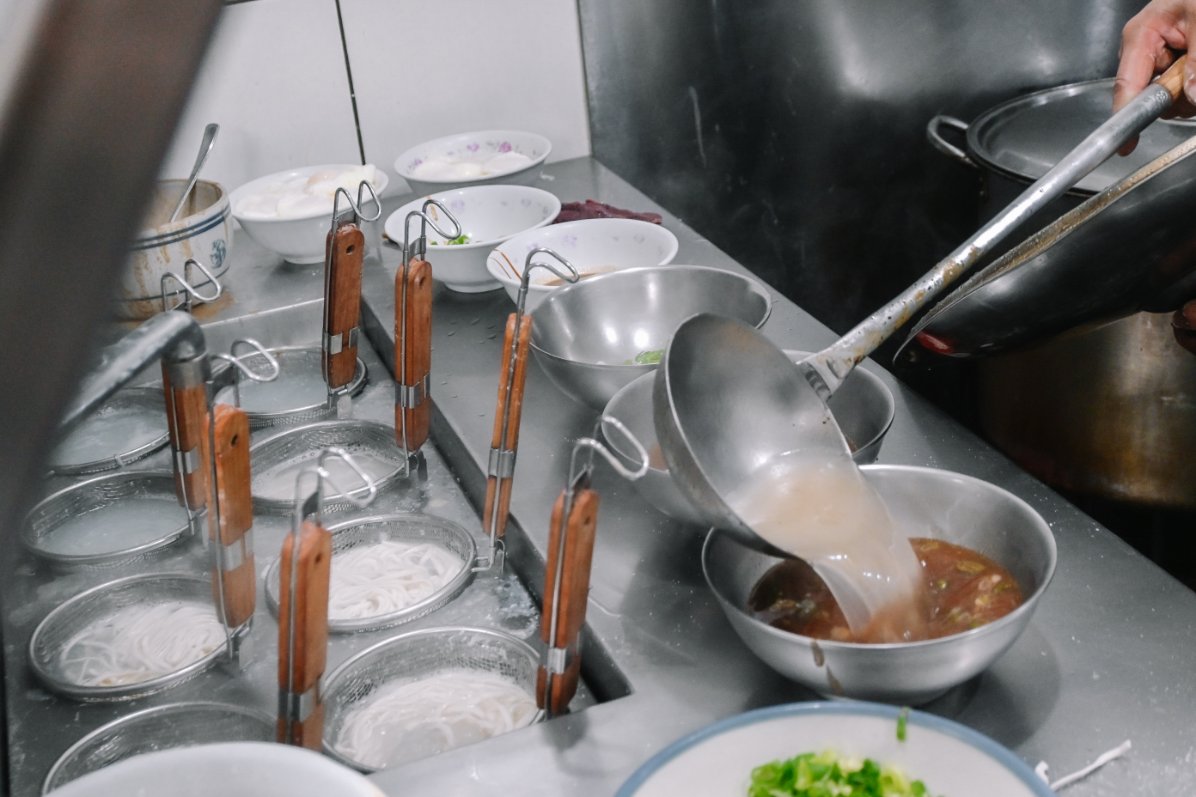 潮州街林記牛肉麵｜巷弄美食可續湯，老饕常客一周吃三次(外帶) @女子的休假計劃