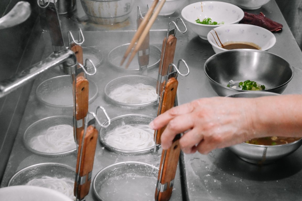 潮州街林記牛肉麵｜巷弄內低調美食可續湯，老饕常客一周吃三次(外帶) @女子的休假計劃