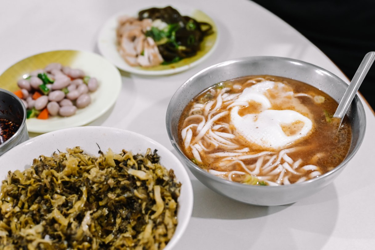 潮州街林記牛肉麵｜巷弄內低調美食可續湯，老饕常客一周吃三次(外帶) @女子的休假計劃