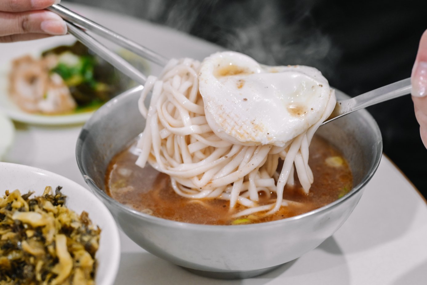 潮州街林記牛肉麵｜巷弄內低調美食可續湯，老饕常客一周吃三次(外帶) @女子的休假計劃