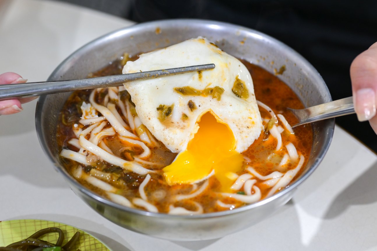 潮州街林記牛肉麵｜巷弄內低調美食可續湯，老饕常客一周吃三次(外帶) @女子的休假計劃