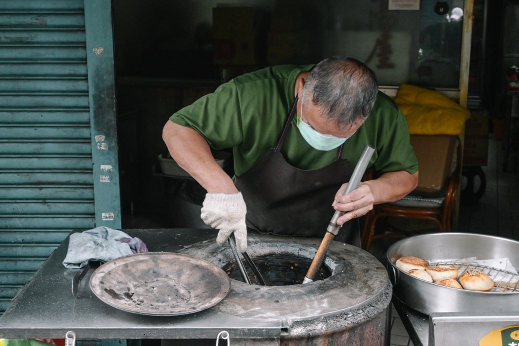 【台北美食】高餅屋，炭烤胡椒餅/菜頭絲餅(外帶) @女子的休假計劃