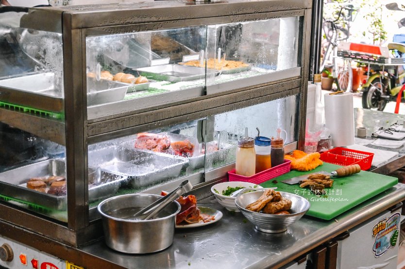 【台北美食】老建中麵店，人氣推薦紅油抄手麵、擔擔麵，內用紅茶喝到飽/外帶 @女子的休假計劃