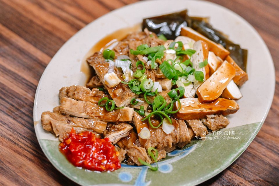 【台北美食】老建中麵店，人氣推薦紅油抄手麵、擔擔麵，內用紅茶喝到飽/外帶 @女子的休假計劃