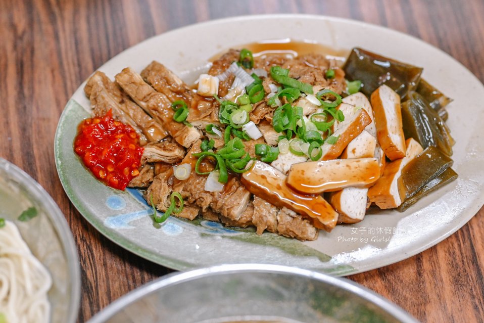 【台北美食】老建中麵店，人氣推薦紅油抄手麵、擔擔麵，內用紅茶喝到飽/外帶 @女子的休假計劃