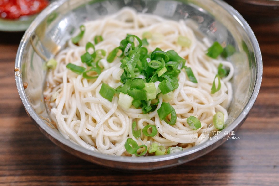 【台北美食】老建中麵店，人氣推薦紅油抄手麵、擔擔麵，內用紅茶喝到飽/外帶 @女子的休假計劃