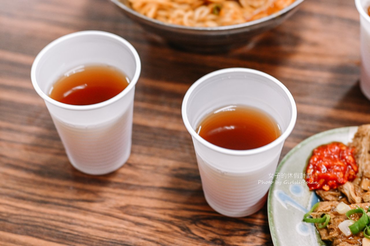 【台北美食】老建中麵店，人氣推薦紅油抄手麵、擔擔麵，內用紅茶喝到飽/外帶 @女子的休假計劃