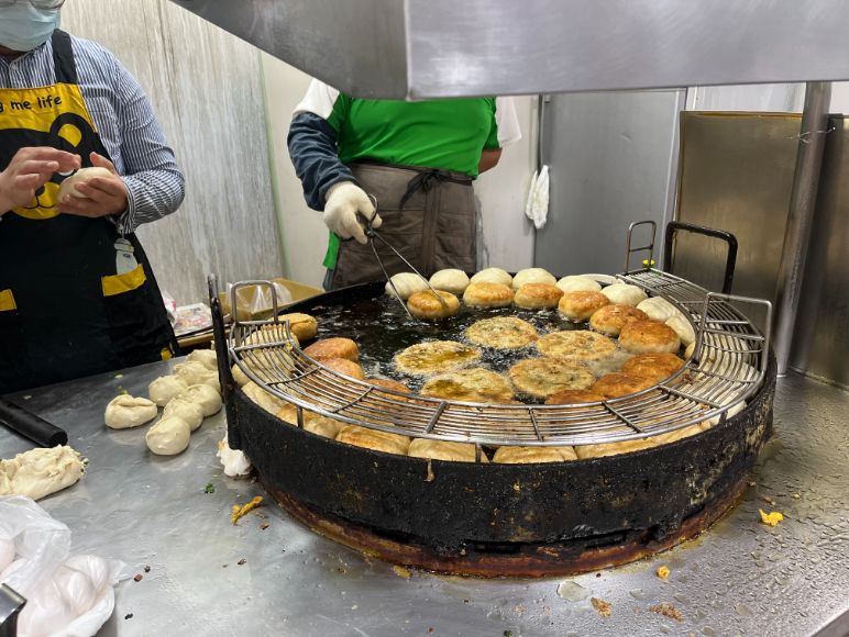 【台北美食】溫州街蘿蔔絲餅達人：台北師大必吃40年老店排隊美食/食尚玩家/外帶 @女子的休假計劃