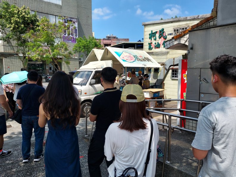 【宜蘭美食】柯氏蔥油餅｜觀光客必來朝聖排隊美食 /宜蘭礁溪美食/外帶 @女子的休假計劃