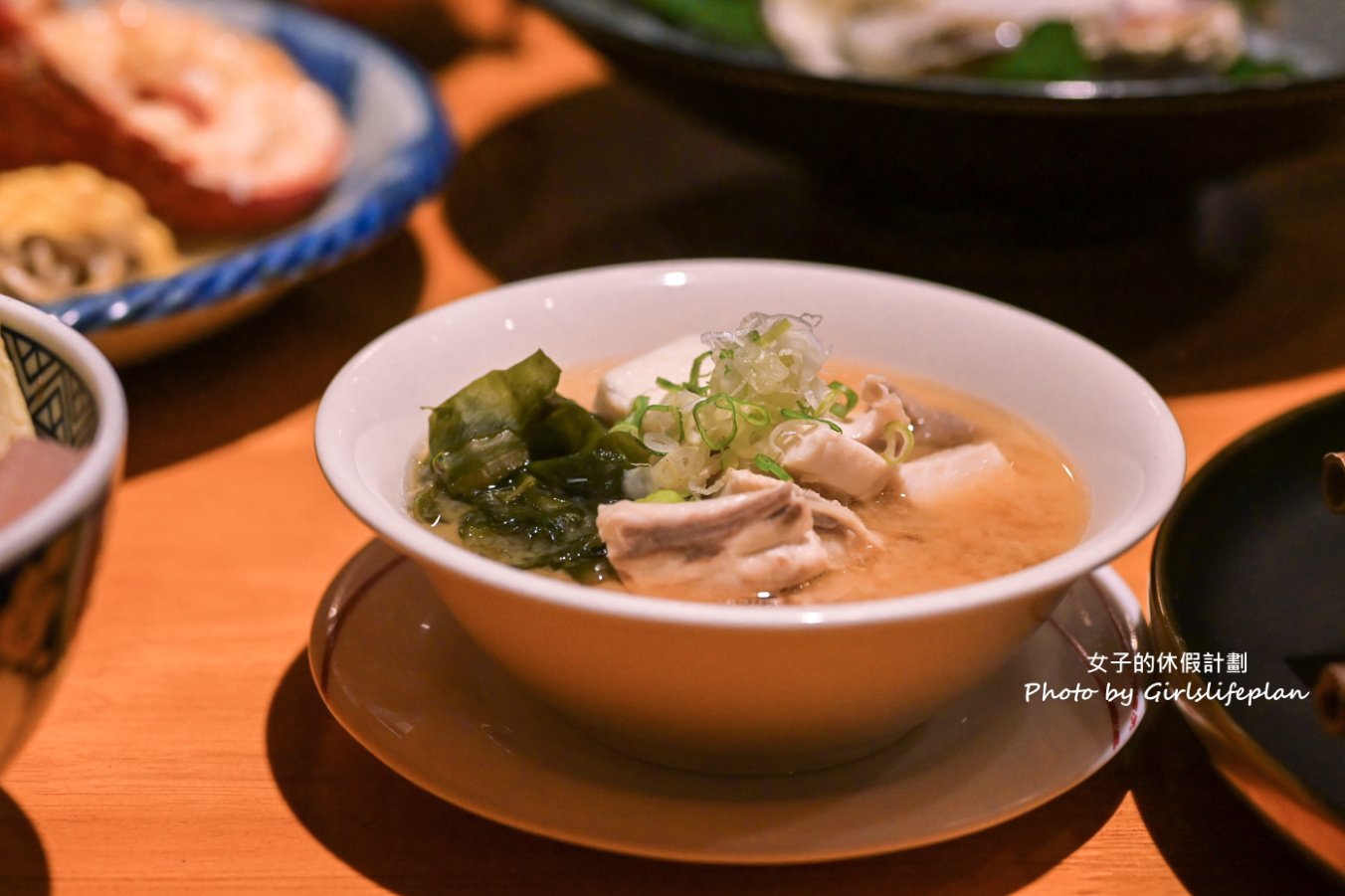 漁師小料理 | 生魚片海鮮丼飯超推薦，點丼飯免費送你味噌魚湯，可單點也可無菜單料理/桃園美食 @女子的休假計劃