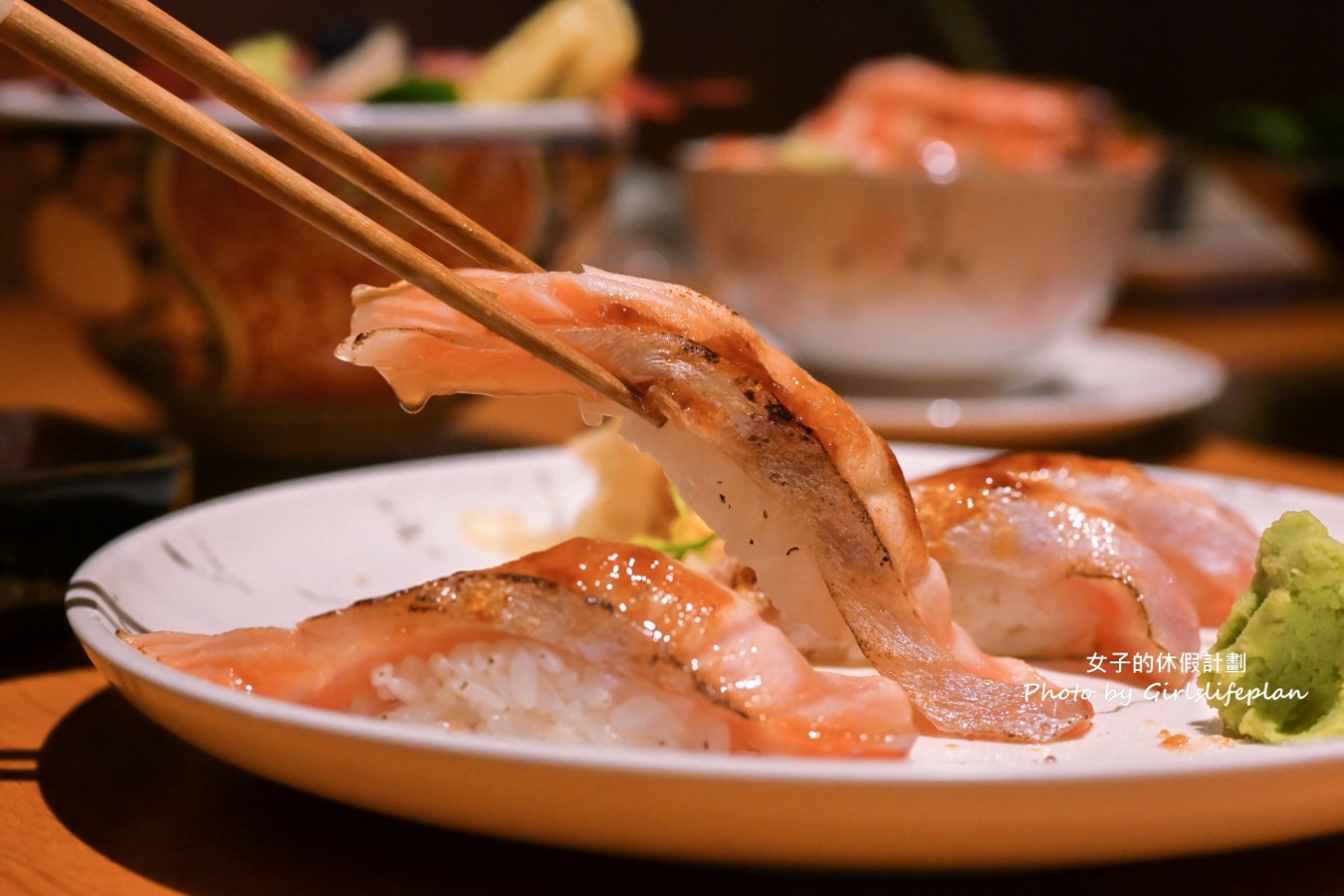 漁師小料理 | 生魚片海鮮丼飯超推薦，點丼飯免費送你味噌魚湯，可單點也可無菜單料理/桃園美食 @女子的休假計劃