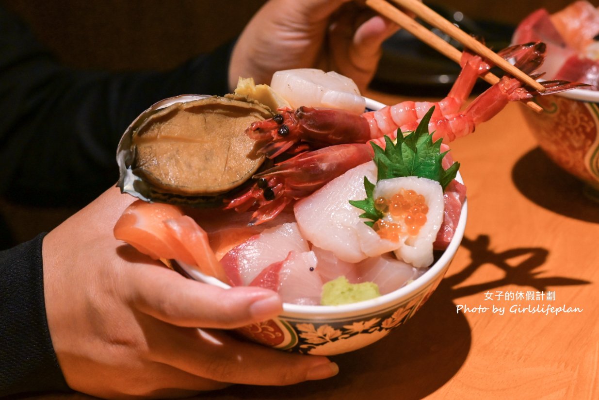 漁師小料理 | 生魚片海鮮丼飯超推薦，點丼飯免費送你味噌魚湯，可單點也可無菜單料理/桃園美食 @女子的休假計劃