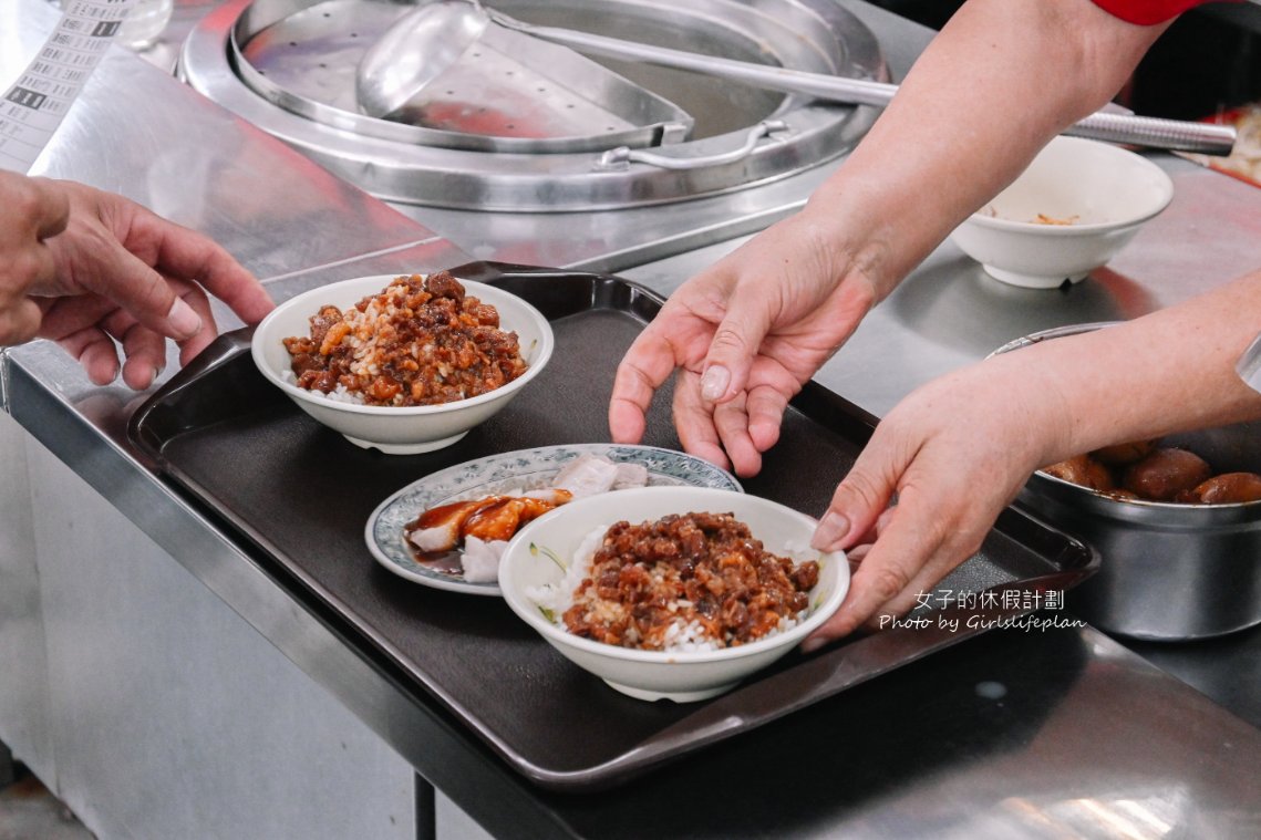環南米苔目｜黑白切米苔米30元、燙青菜魯肉飯20元(菜單) @女子的休假計劃