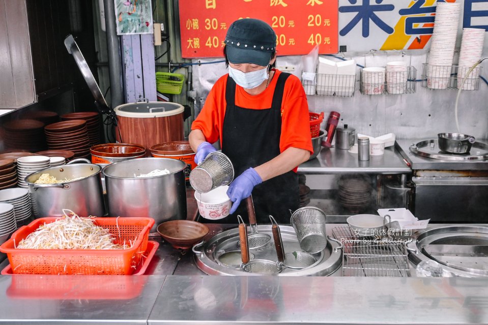 環南米苔目｜黑白切米苔米30元、燙青菜魯肉飯20元(菜單) @女子的休假計劃