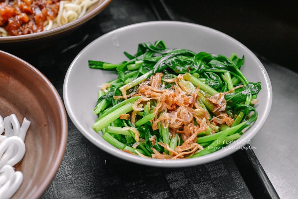 環南米苔目｜黑白切米苔米30元、燙青菜魯肉飯20元(菜單) @女子的休假計劃