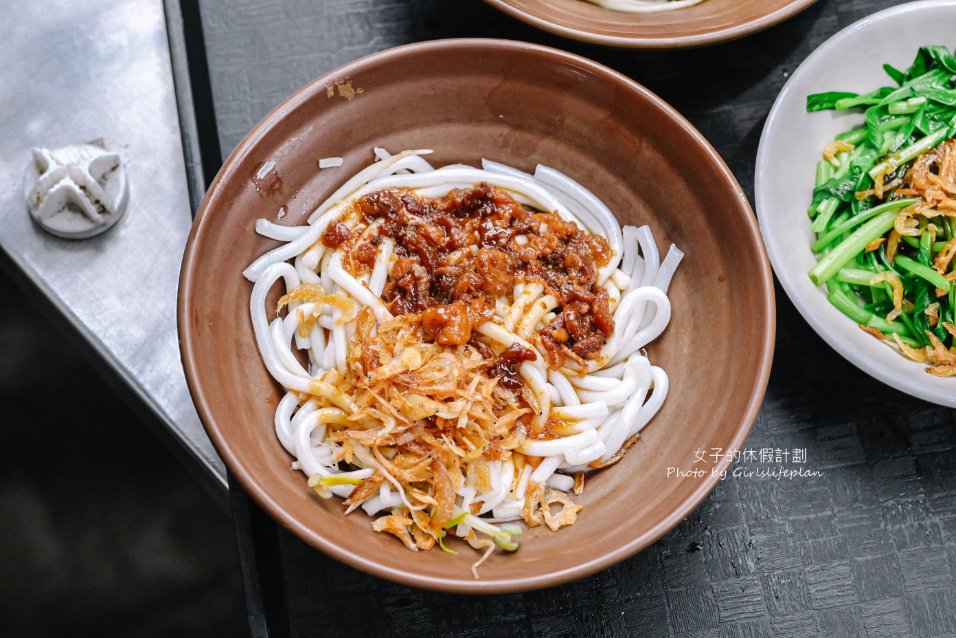 環南米苔目｜黑白切米苔米30元、燙青菜魯肉飯20元，人氣板橋美食(菜單) @女子的休假計劃