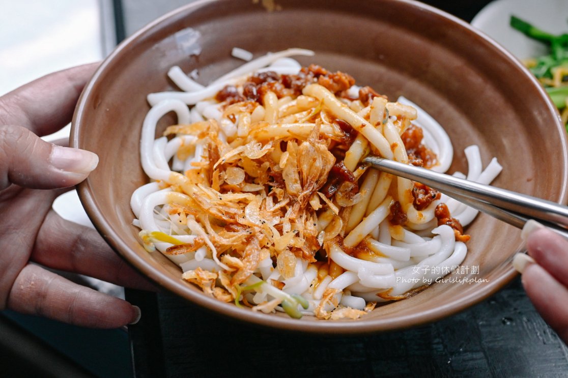 環南米苔目｜黑白切米苔米30元、燙青菜魯肉飯20元，人氣板橋美食(菜單) @女子的休假計劃