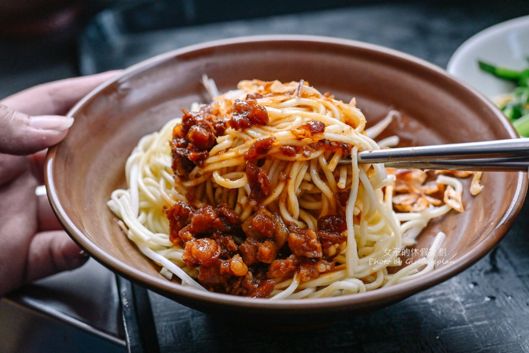 環南米苔目｜黑白切米苔米30元、燙青菜魯肉飯20元，人氣板橋美食(菜單) @女子的休假計劃