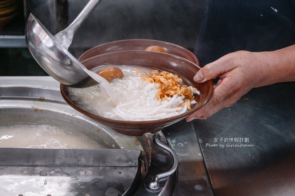 環南米苔目｜黑白切米苔米30元、燙青菜魯肉飯20元，人氣板橋美食(菜單) @女子的休假計劃