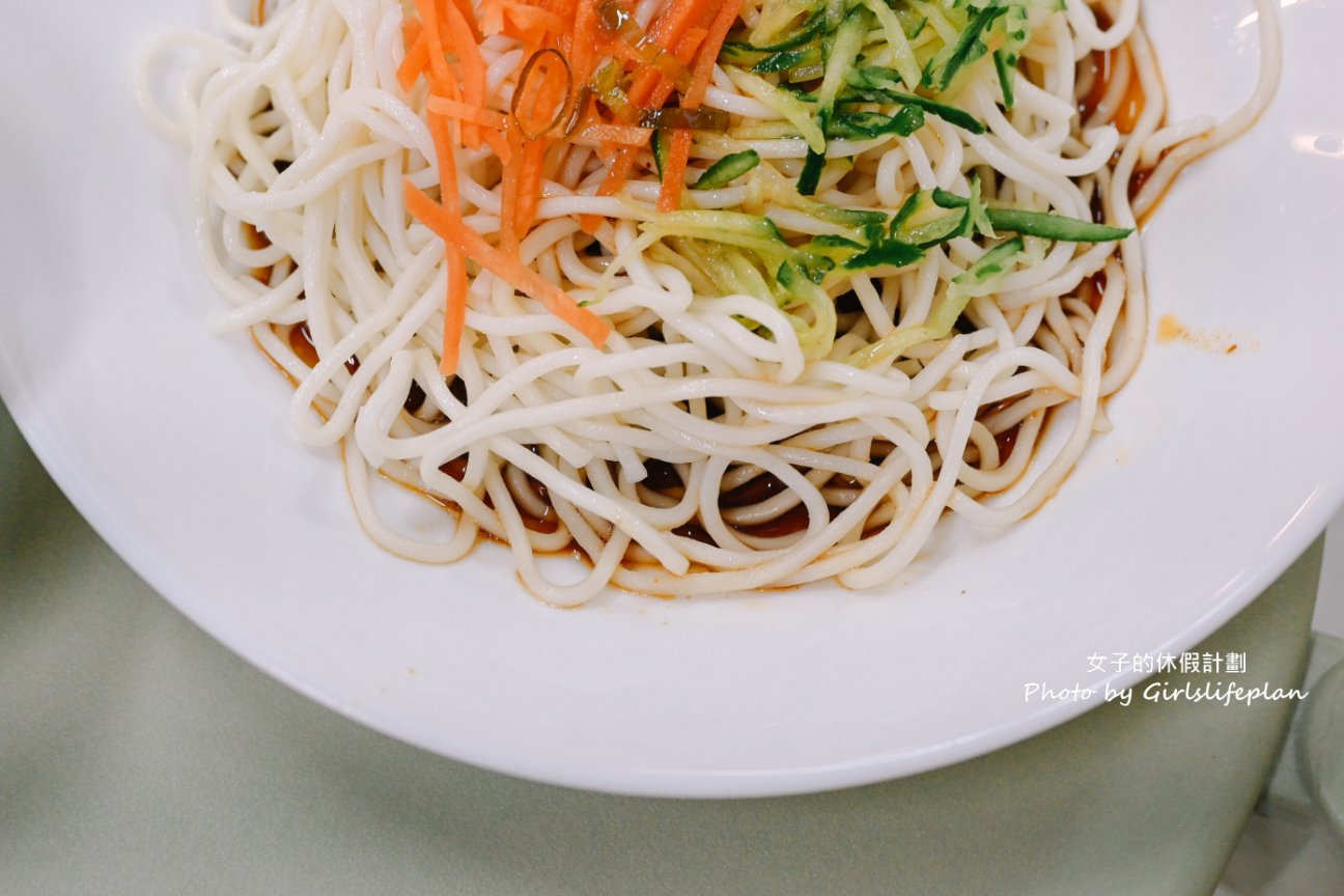 瓊芳居50年老字號涼麵店停業14年強勢回歸，西門町萬年大樓美食推薦 @女子的休假計劃