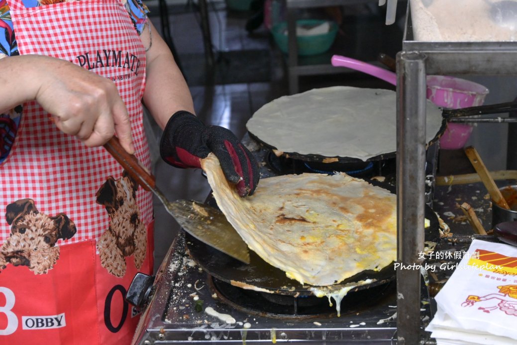 【板橋美食】醜女青草茶（一三五不賣餅），夜市隱藏版小吃巨無霸脆餅/外帶 @女子的休假計劃