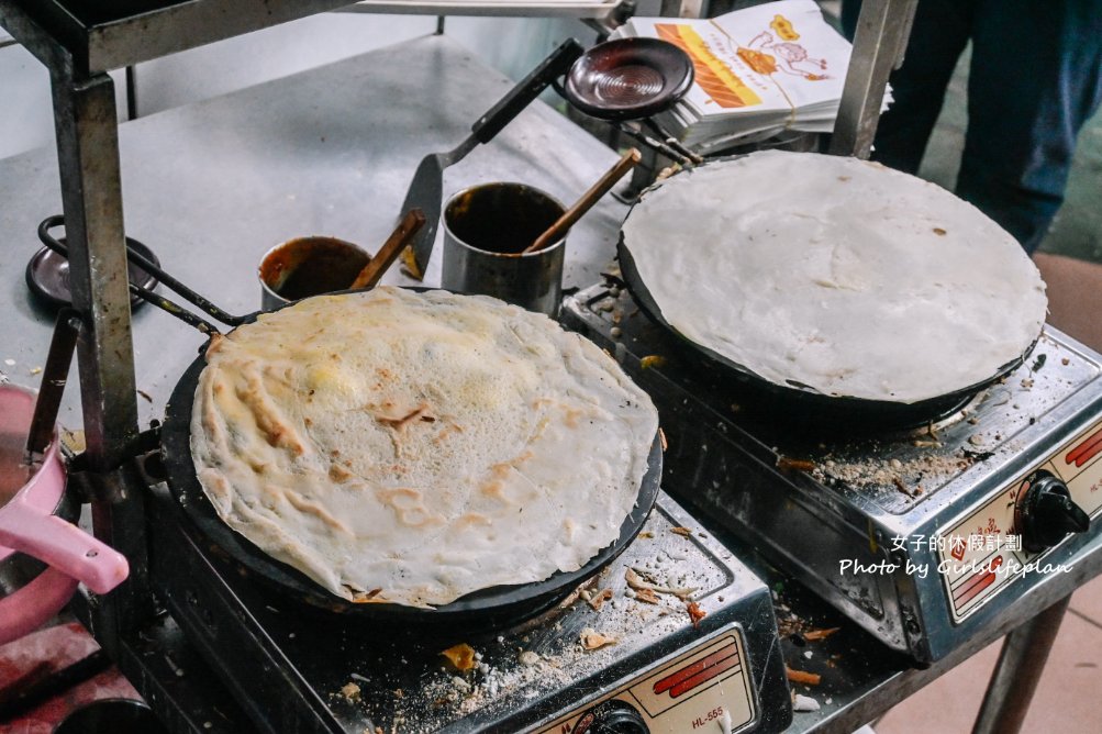 【板橋美食】醜女青草茶（一三五不賣餅），夜市隱藏版小吃巨無霸脆餅/外帶 @女子的休假計劃