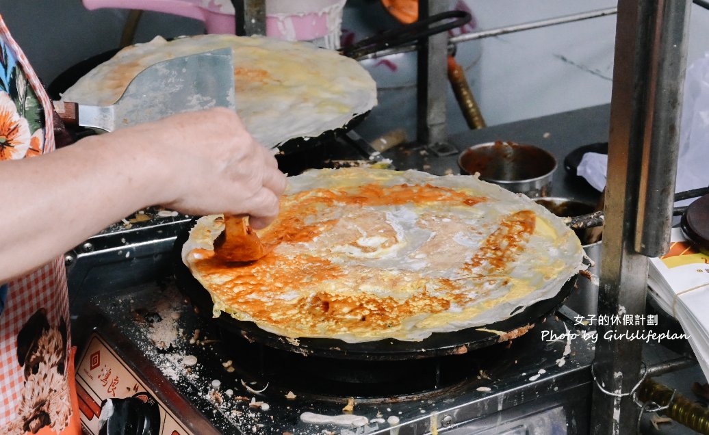 【板橋美食】醜女青草茶（一三五不賣餅），夜市隱藏版小吃巨無霸脆餅/外帶 @女子的休假計劃