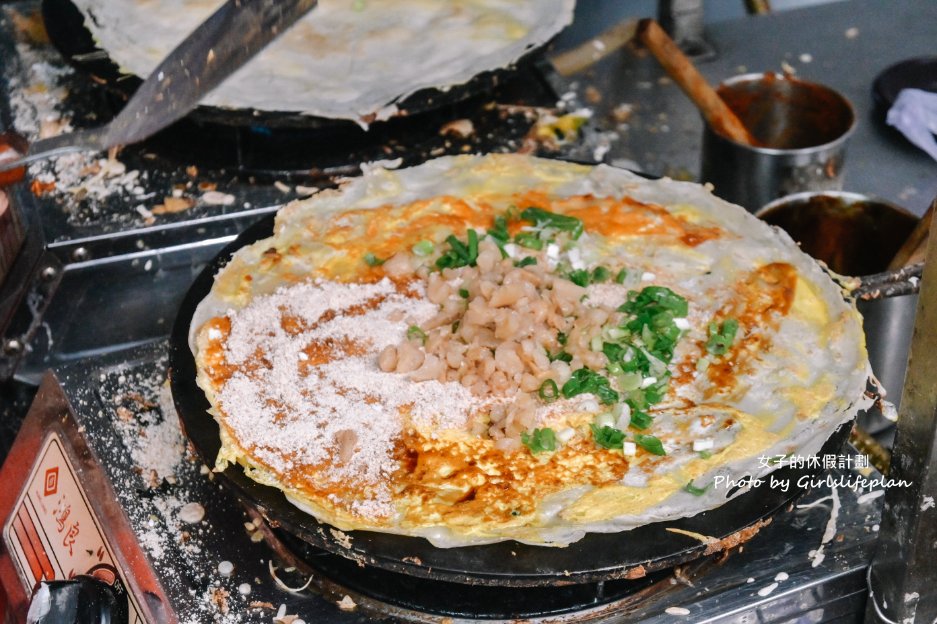 【板橋美食】醜女青草茶（一三五不賣餅），夜市隱藏版小吃巨無霸脆餅/外帶 @女子的休假計劃