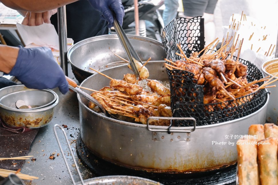 聖後街三十年老店｜雞肉串、龍鳳腿、春捲10元，東門夜市美食(外帶) @女子的休假計劃