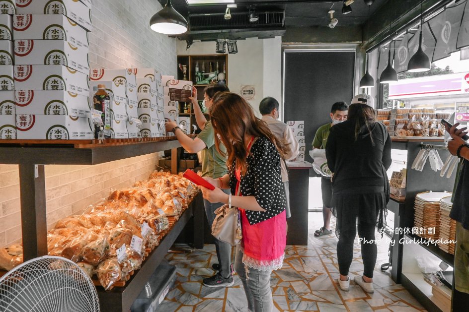 水麥芽菓子烘焙工坊團購美食，主打如記憶枕頭般回彈古早味手撕蛋糕，中秋賣爆日賣千顆蛋黃酥/桃園伴手禮/外帶 @女子的休假計劃