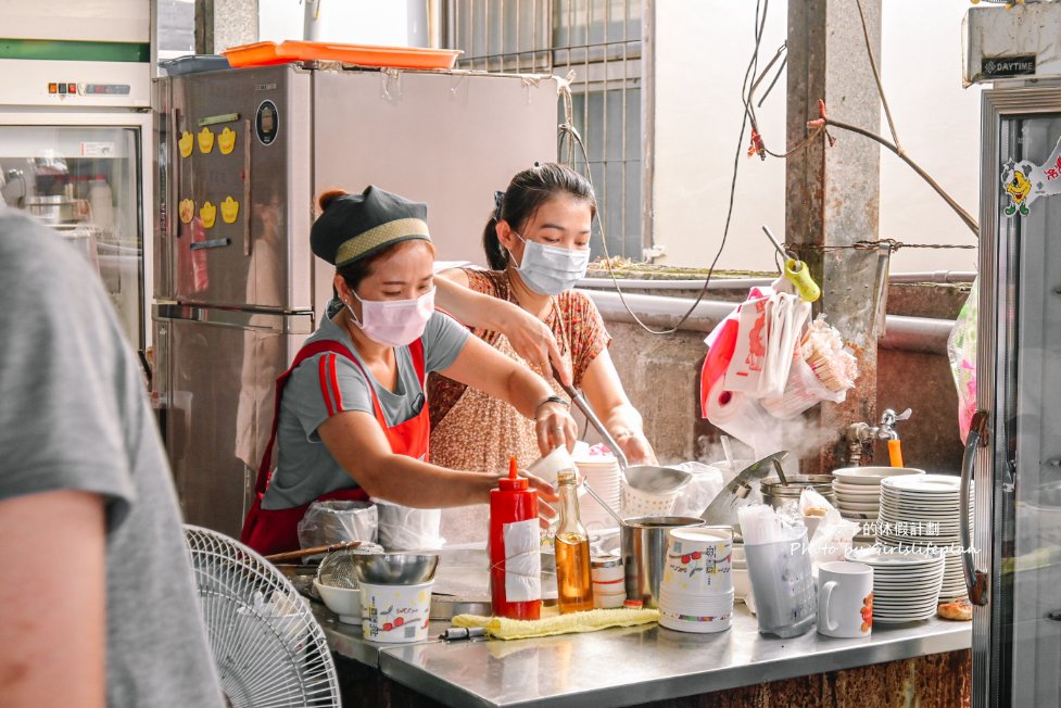 永久停業【基隆七堵美食】羅記蔥油餅，在地人氣早餐店，超平價蔥油餅一顆只要7元/外帶 @女子的休假計劃