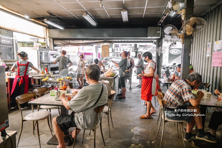 永久停業【基隆七堵美食】羅記蔥油餅，在地人氣早餐店，超平價蔥油餅一顆只要7元/外帶 @女子的休假計劃