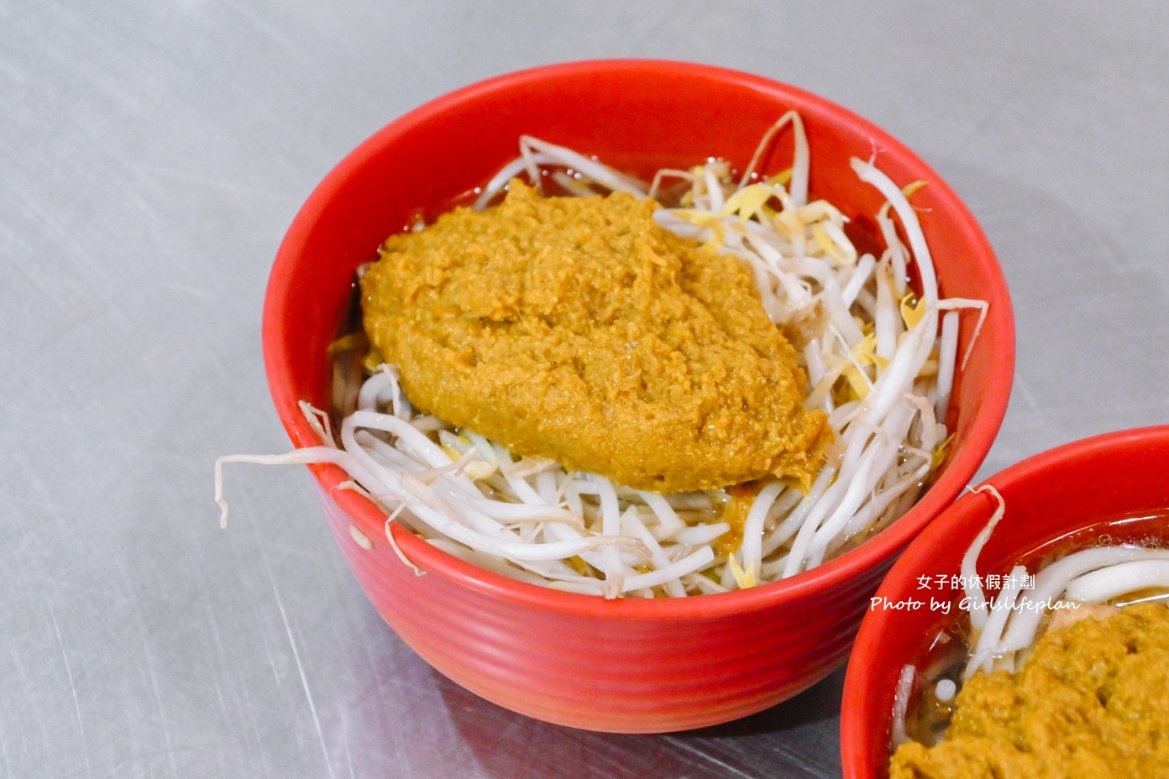 【七堵美食】七堵咖哩麵，在地超過60年老店，古早味咖哩麵40元，咖哩豆芽25元，餐點相當有特色/外帶 @女子的休假計劃