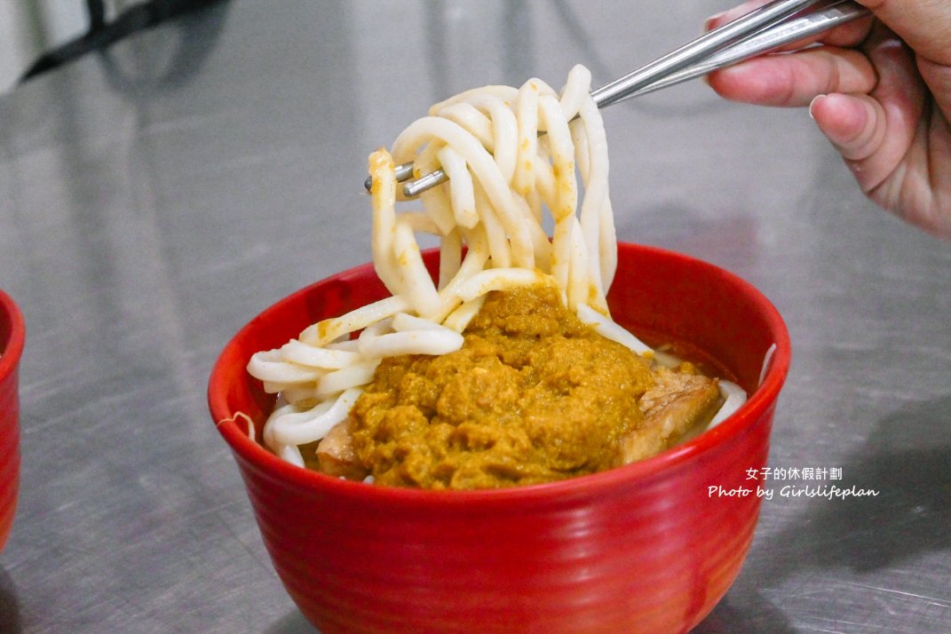 【七堵美食】七堵咖哩麵，在地超過60年老店，古早味咖哩麵40元，咖哩豆芽25元，餐點相當有特色/外帶 @女子的休假計劃