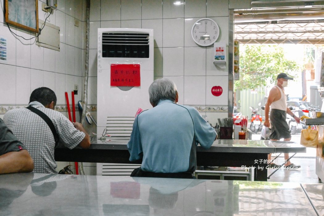【七堵美食】七堵咖哩麵，在地超過60年老店，古早味咖哩麵40元，咖哩豆芽25元，餐點相當有特色/外帶 @女子的休假計劃