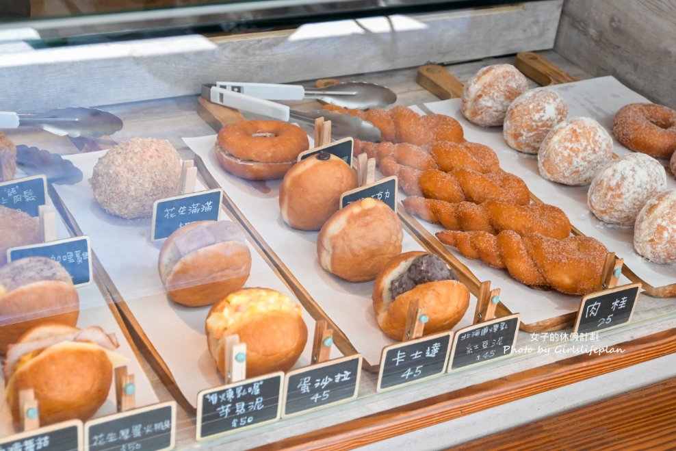 陳食滋味，選用日本昭和麵粉製作甜甜圈一顆25元賣到櫥窗補貨都來不及/外帶 @女子的休假計劃