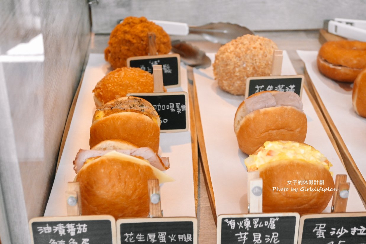 陳食滋味，選用日本昭和麵粉製作甜甜圈一顆25元賣到櫥窗補貨都來不及/外帶 @女子的休假計劃