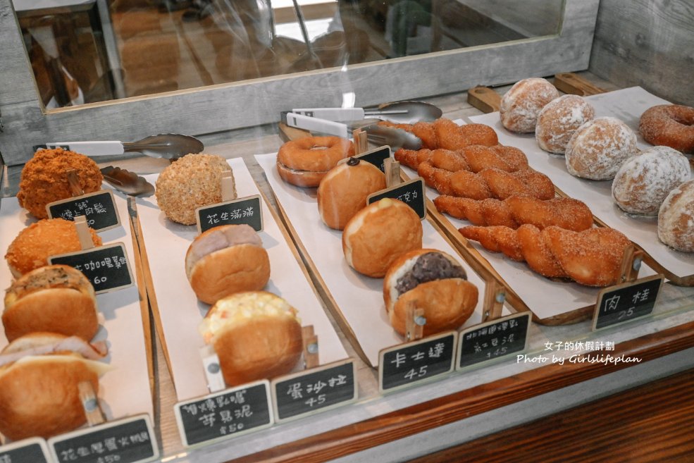 陳食滋味，選用日本昭和麵粉製作甜甜圈一顆25元賣到櫥窗補貨都來不及/外帶 @女子的休假計劃