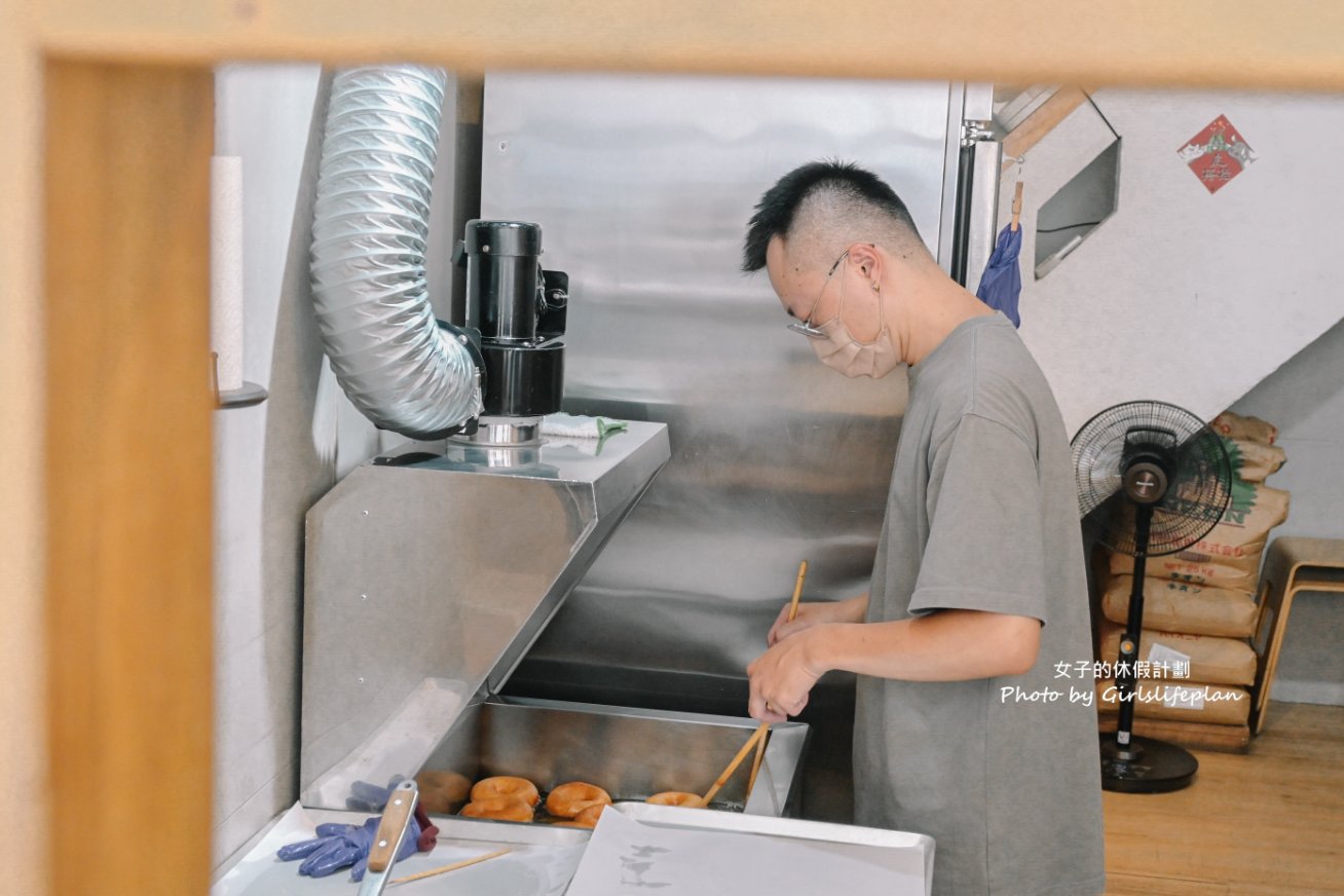 陳食滋味，選用日本昭和麵粉製作甜甜圈一顆25元賣到櫥窗補貨都來不及/外帶 @女子的休假計劃