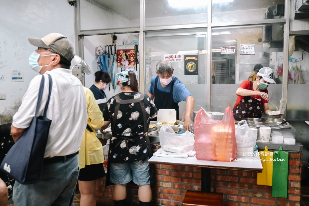 天天鮮排骨飯｜超人氣排隊巷弄美食《八尺門的辯護人》(外帶) @女子的休假計劃