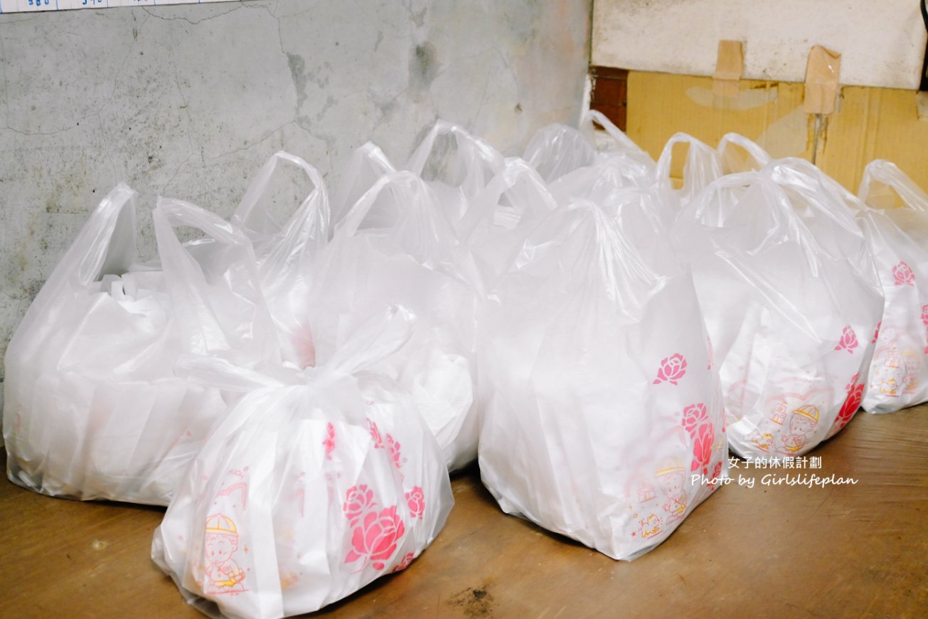 李家鍋貼饅頭｜低調巷弄美食鍋貼饅頭老麵包子韭菜盒，常客都是先電話預訂(外帶) @女子的休假計劃