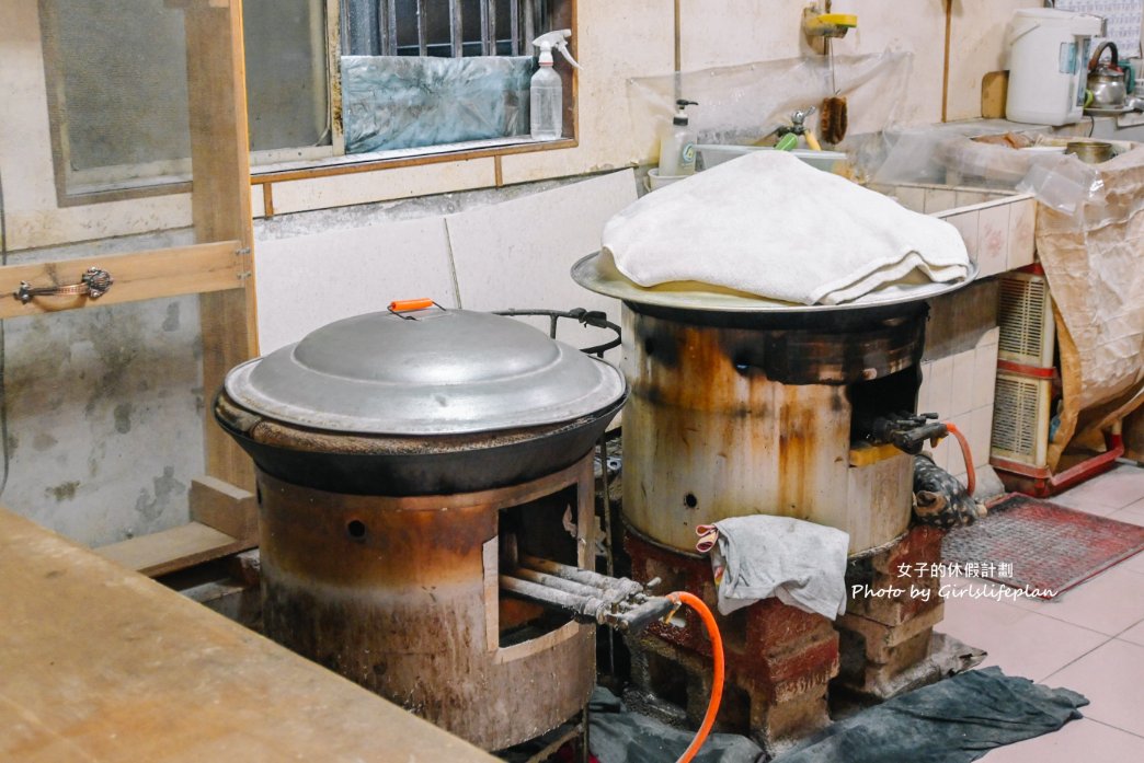 李家鍋貼饅頭｜低調巷弄美食鍋貼饅頭老麵包子韭菜盒，常客都是先電話預訂(外帶) @女子的休假計劃