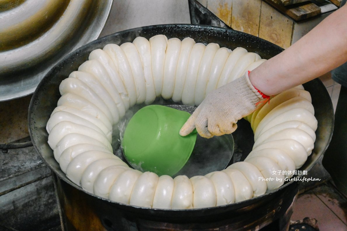 李家鍋貼饅頭｜低調巷弄美食鍋貼饅頭老麵包子韭菜盒，常客都是先電話預訂(外帶) @女子的休假計劃