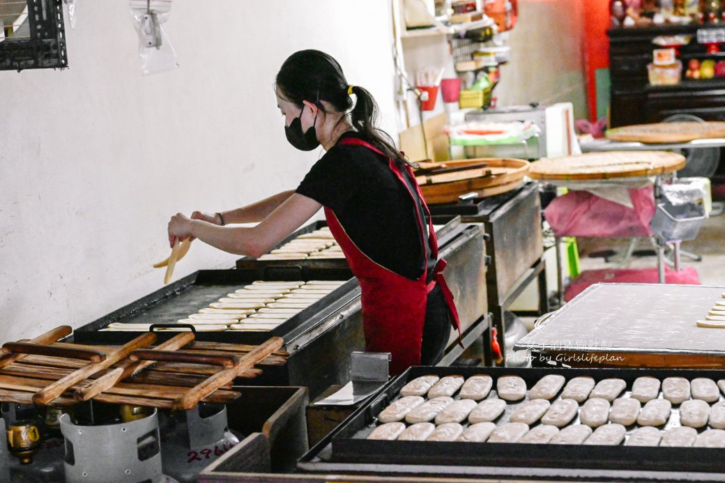 板橋梅華珍鹿港牛舌餅，買一包牛舌餅送一片，在地經營超過30年板橋美食/外帶 @女子的休假計劃
